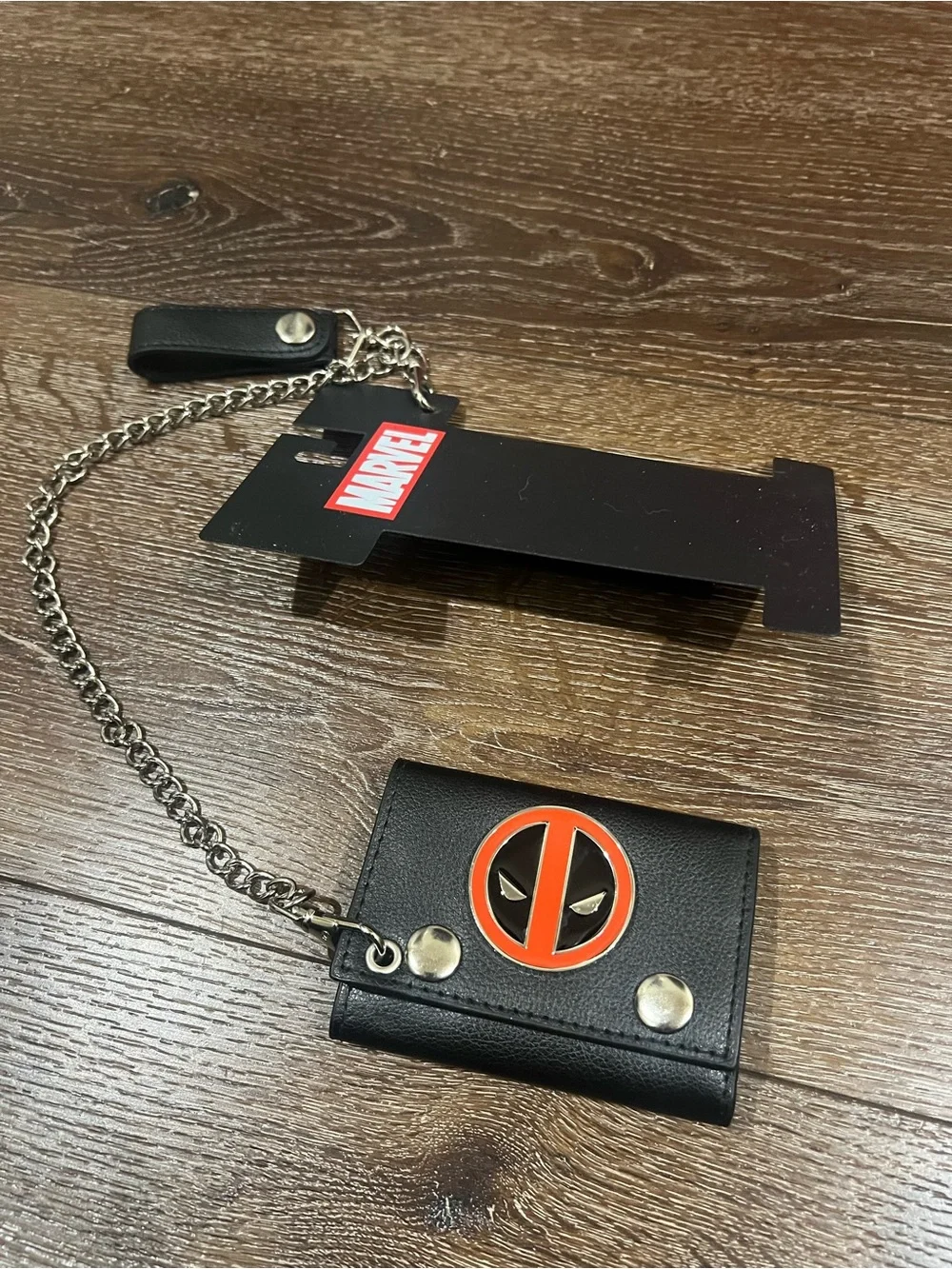 NWT Marvel Red Deadpool trifold chain wallet black and red with Silver Chain